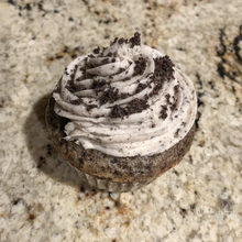 Load image into Gallery viewer, Cookies &amp; Cream Cupcake
