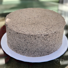 Load image into Gallery viewer, Cookies &amp; Cream Cake

